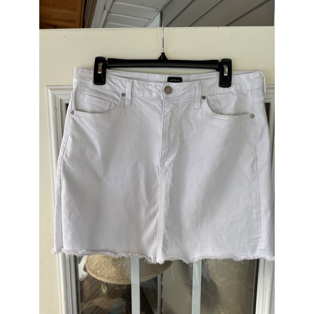 Just Black Lg white denim mini skirt boho classic 5-pocket design frayed raw hem